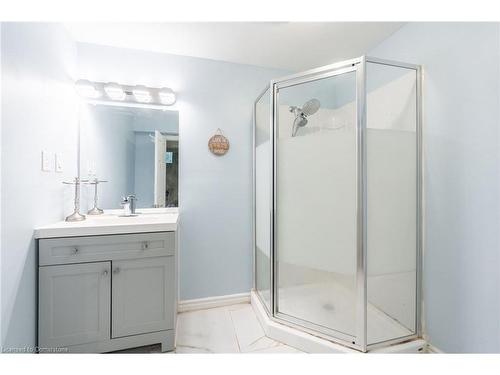 147 Pelech Crescent, Hamilton, ON - Indoor Photo Showing Bathroom