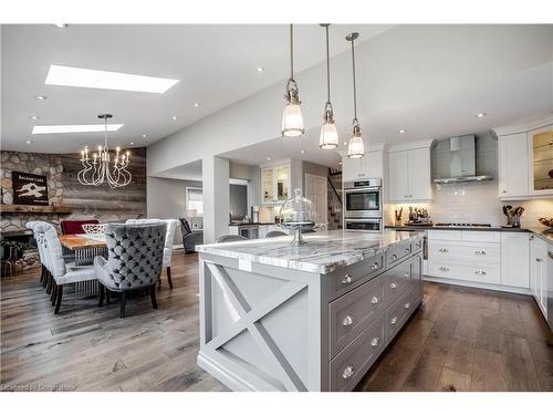 487 Eaglewood Drive, Hamilton, ON - Indoor Photo Showing Kitchen With Upgraded Kitchen