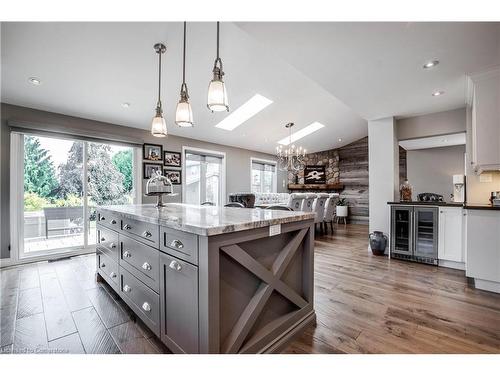 487 Eaglewood Drive, Hamilton, ON - Indoor Photo Showing Kitchen With Upgraded Kitchen