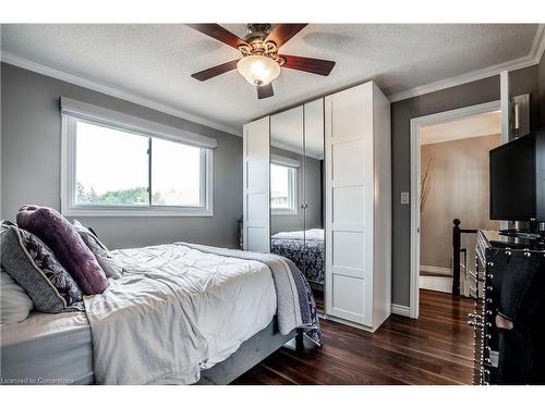 487 Eaglewood Drive, Hamilton, ON - Indoor Photo Showing Bedroom