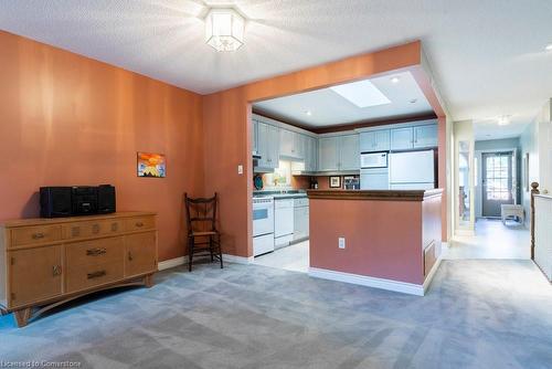 15-60 Dundas Street, Dundas, ON - Indoor Photo Showing Kitchen