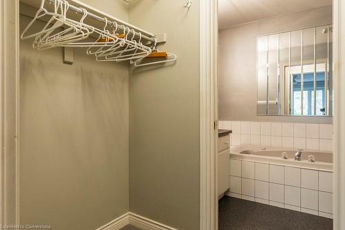 15-60 Dundas Street, Dundas, ON - Indoor Photo Showing Bathroom