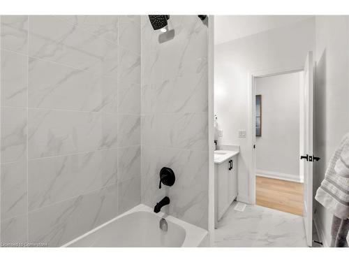 4 Santa Barbara Lane, Georgetown, ON - Indoor Photo Showing Bathroom