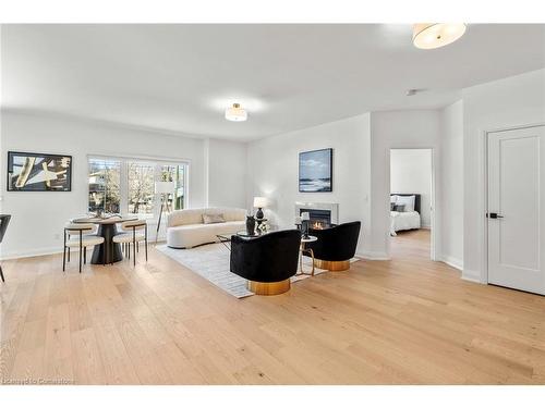 4 Santa Barbara Lane, Georgetown, ON - Indoor Photo Showing Living Room