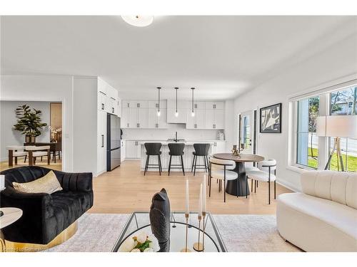 4 Santa Barbara Lane, Georgetown, ON - Indoor Photo Showing Living Room