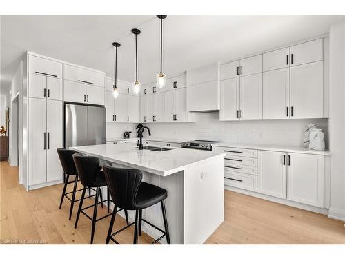 4 Santa Barbara Lane, Georgetown, ON - Indoor Photo Showing Kitchen With Upgraded Kitchen