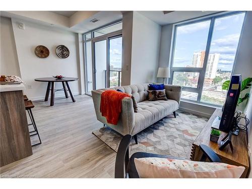 1002-49 Walnut Street S, Hamilton, ON - Indoor Photo Showing Living Room