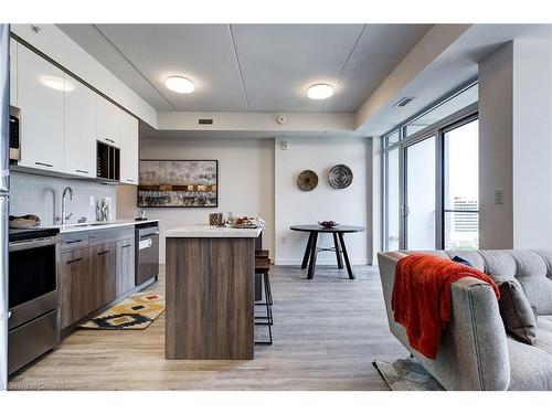 1002-49 Walnut Street S, Hamilton, ON - Indoor Photo Showing Kitchen