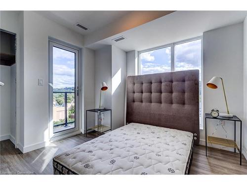 1002-49 Walnut Street S, Hamilton, ON - Indoor Photo Showing Bedroom