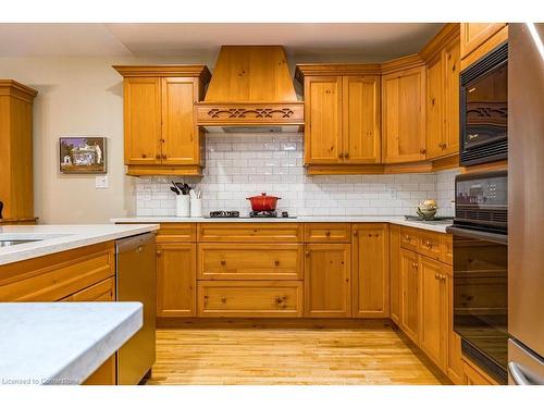 4 Gillespie Crescent, Hamilton, ON - Indoor Photo Showing Kitchen