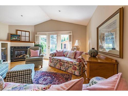 4 Gillespie Crescent, Hamilton, ON - Indoor Photo Showing Living Room With Fireplace