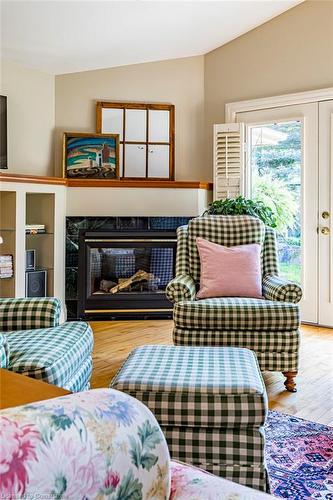 4 Gillespie Crescent, Hamilton, ON - Indoor Photo Showing Living Room With Fireplace