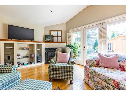 4 Gillespie Crescent, Hamilton, ON - Indoor Photo Showing Living Room With Fireplace