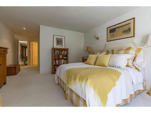 4 Gillespie Crescent, Hamilton, ON - Indoor Photo Showing Bedroom