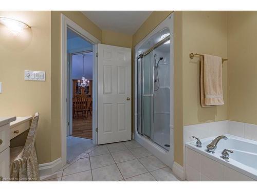 4 Gillespie Crescent, Hamilton, ON - Indoor Photo Showing Bathroom