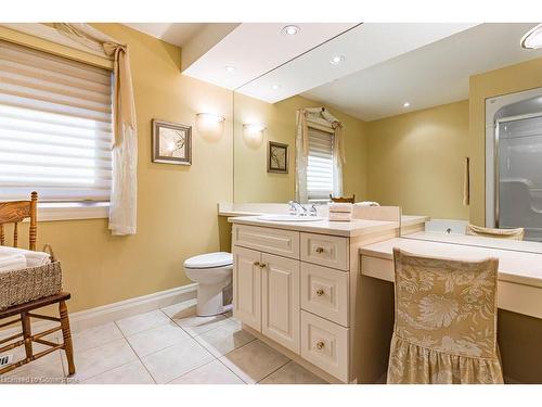 4 Gillespie Crescent, Hamilton, ON - Indoor Photo Showing Bathroom