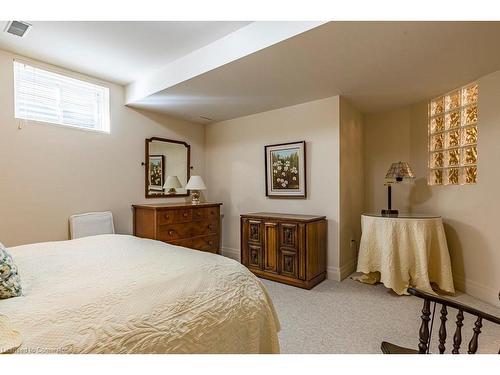 4 Gillespie Crescent, Hamilton, ON - Indoor Photo Showing Bedroom