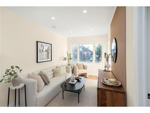 124 Harmony Avenue, Hamilton, ON - Indoor Photo Showing Living Room