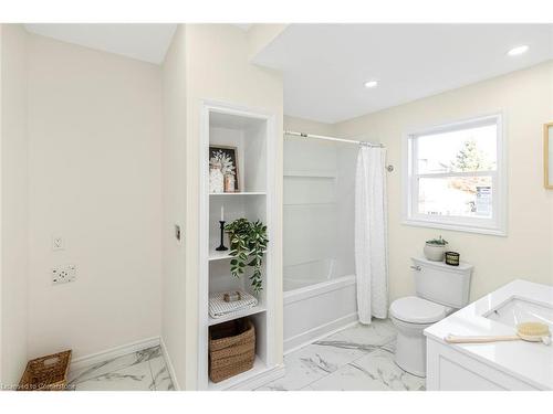 124 Harmony Avenue, Hamilton, ON - Indoor Photo Showing Bathroom