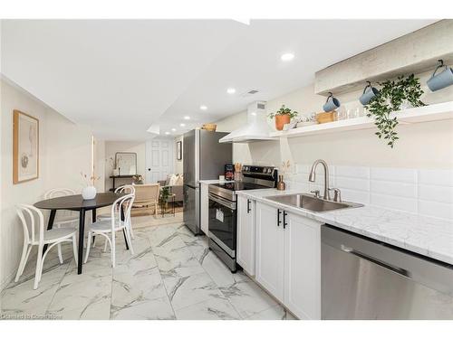 124 Harmony Avenue, Hamilton, ON - Indoor Photo Showing Kitchen