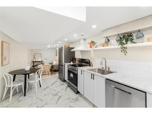 124 Harmony Avenue, Hamilton, ON - Indoor Photo Showing Kitchen