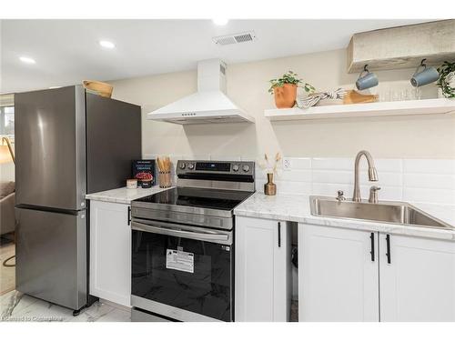 124 Harmony Avenue, Hamilton, ON - Indoor Photo Showing Kitchen