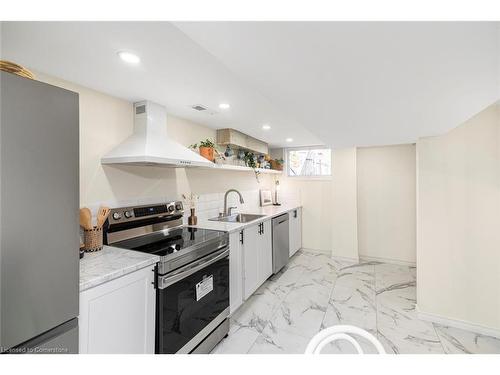 124 Harmony Avenue, Hamilton, ON - Indoor Photo Showing Kitchen