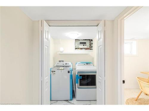 124 Harmony Avenue, Hamilton, ON - Indoor Photo Showing Laundry Room