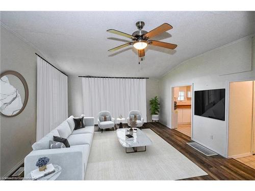 7 Bates Lane, Dunnville, ON - Indoor Photo Showing Living Room