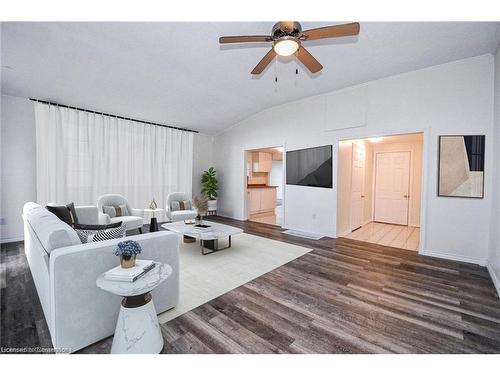 7 Bates Lane, Dunnville, ON - Indoor Photo Showing Living Room