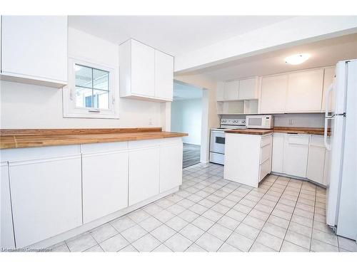 7 Bates Lane, Dunnville, ON - Indoor Photo Showing Kitchen