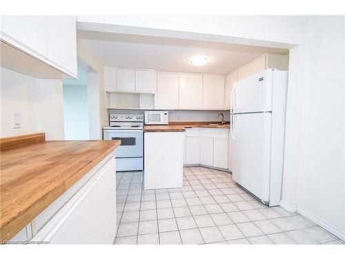 7 Bates Lane, Dunnville, ON - Indoor Photo Showing Kitchen