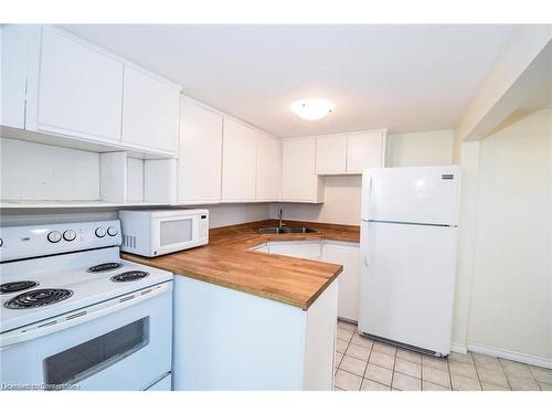 7 Bates Lane, Dunnville, ON - Indoor Photo Showing Kitchen With Double Sink