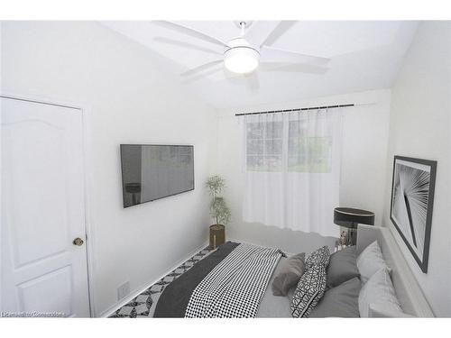 7 Bates Lane, Dunnville, ON - Indoor Photo Showing Bedroom