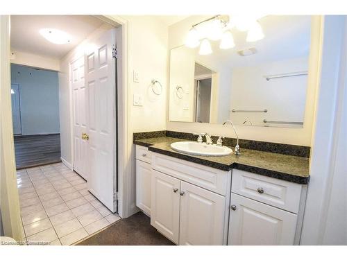 7 Bates Lane, Dunnville, ON - Indoor Photo Showing Bathroom