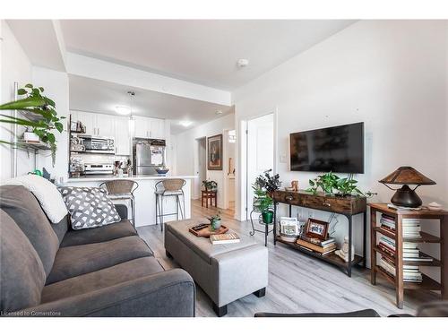 407-450 Dundas Street, Hamilton, ON - Indoor Photo Showing Living Room