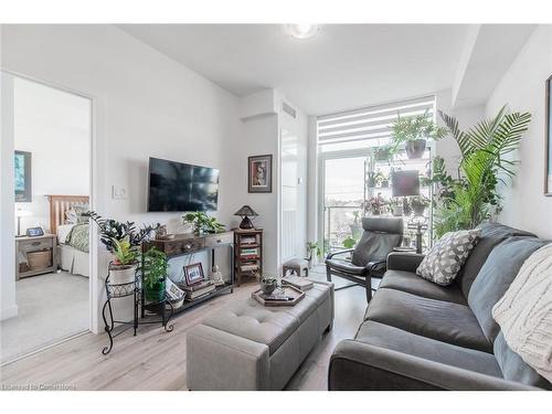 407-450 Dundas Street, Hamilton, ON - Indoor Photo Showing Living Room