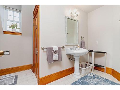 5447 Highway 20, Bismarck, ON - Indoor Photo Showing Bathroom