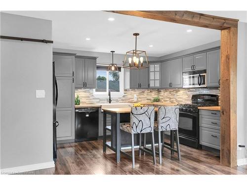 456 Lakeview Road, Fort Erie, ON - Indoor Photo Showing Kitchen With Upgraded Kitchen