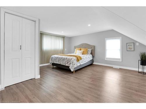 456 Lakeview Road, Fort Erie, ON - Indoor Photo Showing Bedroom