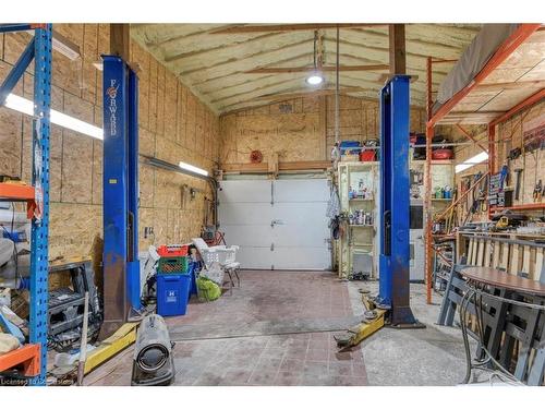 118 Second Street N, Stoney Creek, ON - Indoor Photo Showing Garage