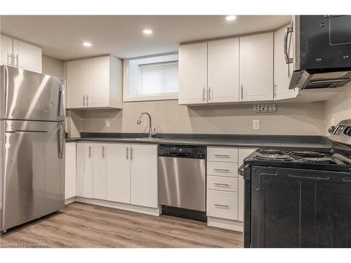 2-367 East 18Th Street, Hamilton, ON - Indoor Photo Showing Kitchen