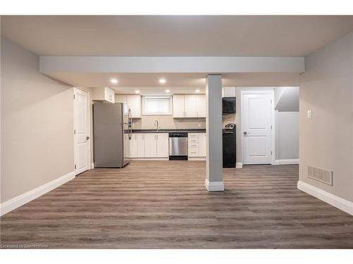 2-367 East 18Th Street, Hamilton, ON - Indoor Photo Showing Kitchen