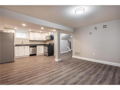 2-367 East 18Th Street, Hamilton, ON - Indoor Photo Showing Kitchen