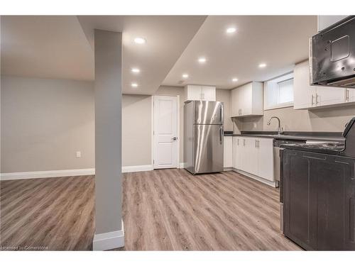 2-367 East 18Th Street, Hamilton, ON - Indoor Photo Showing Kitchen