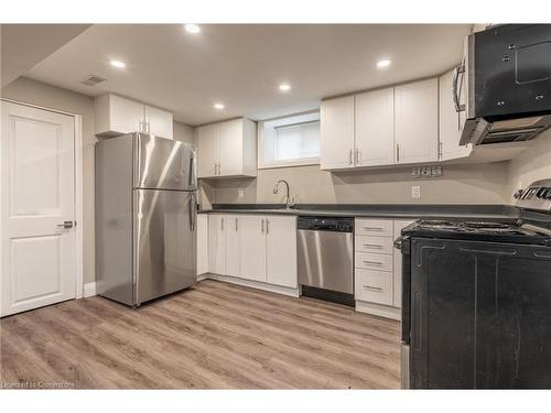 2-367 East 18Th Street, Hamilton, ON - Indoor Photo Showing Kitchen