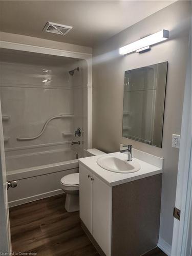 245-50 Herrick Avenue, St. Catharines, ON - Indoor Photo Showing Bathroom