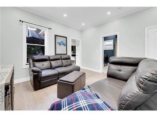 247 Kensington Avenue N, Hamilton, ON - Indoor Photo Showing Living Room