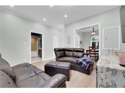 247 Kensington Avenue N, Hamilton, ON - Indoor Photo Showing Living Room