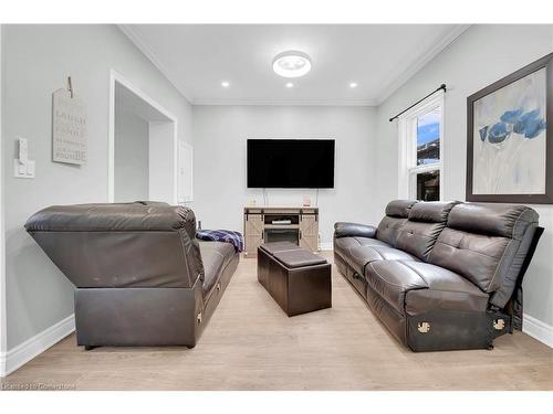 247 Kensington Avenue N, Hamilton, ON - Indoor Photo Showing Living Room